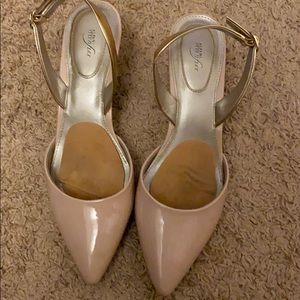 Beige kitten heel